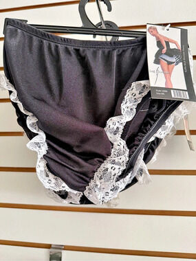 Leg Avenue Ruffle Back Rhumba Panty Ruffle Lace Panty in Black & White Size